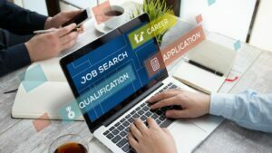 Ricerca posti di lavoro: agenzie e social sono la via
