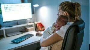Sgravi contributivi per le neo mamme: la guida INPS