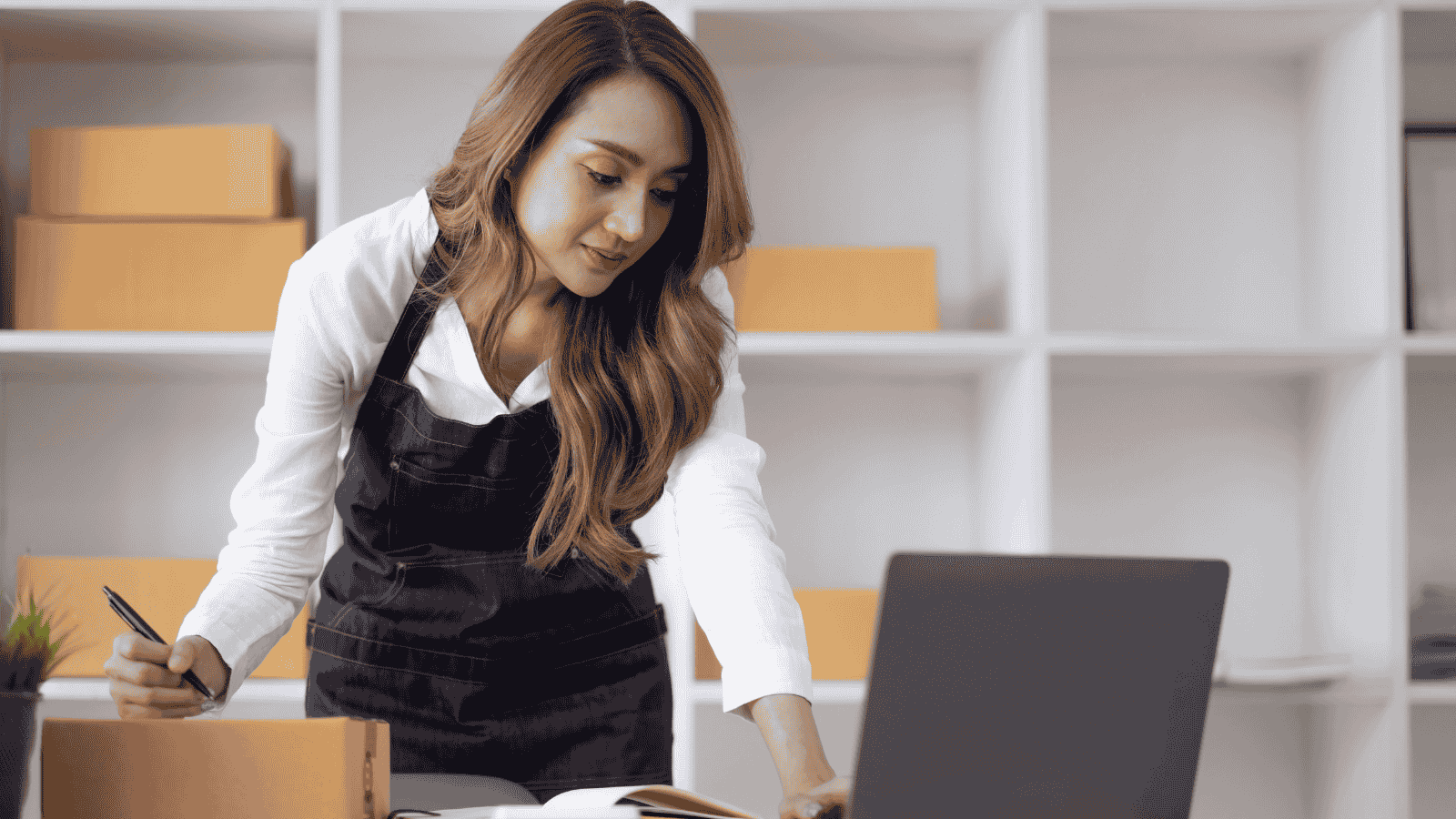 Manager in Campania che coordina un piano di formazione finanziata PMI Sud 2026 per la transizione digitale.