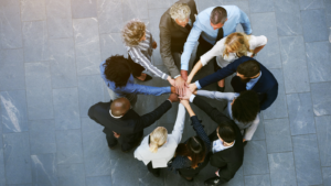 HR Manager che analizza la Circolare INPS n. 55 sul Bonus Under 35 2026 per pianificare le assunzioni agevolate
