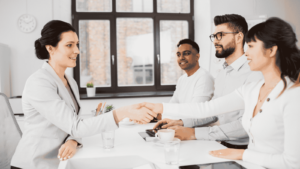 Imprenditore valuta bonus assunzioni 2026 imprese con incentivi per riduzione costo del lavoro in Italia