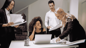 Consulente del lavoro verifica le assunzioni agevolabili prima della scadenza del 30 settembre 2026 con Time Vision