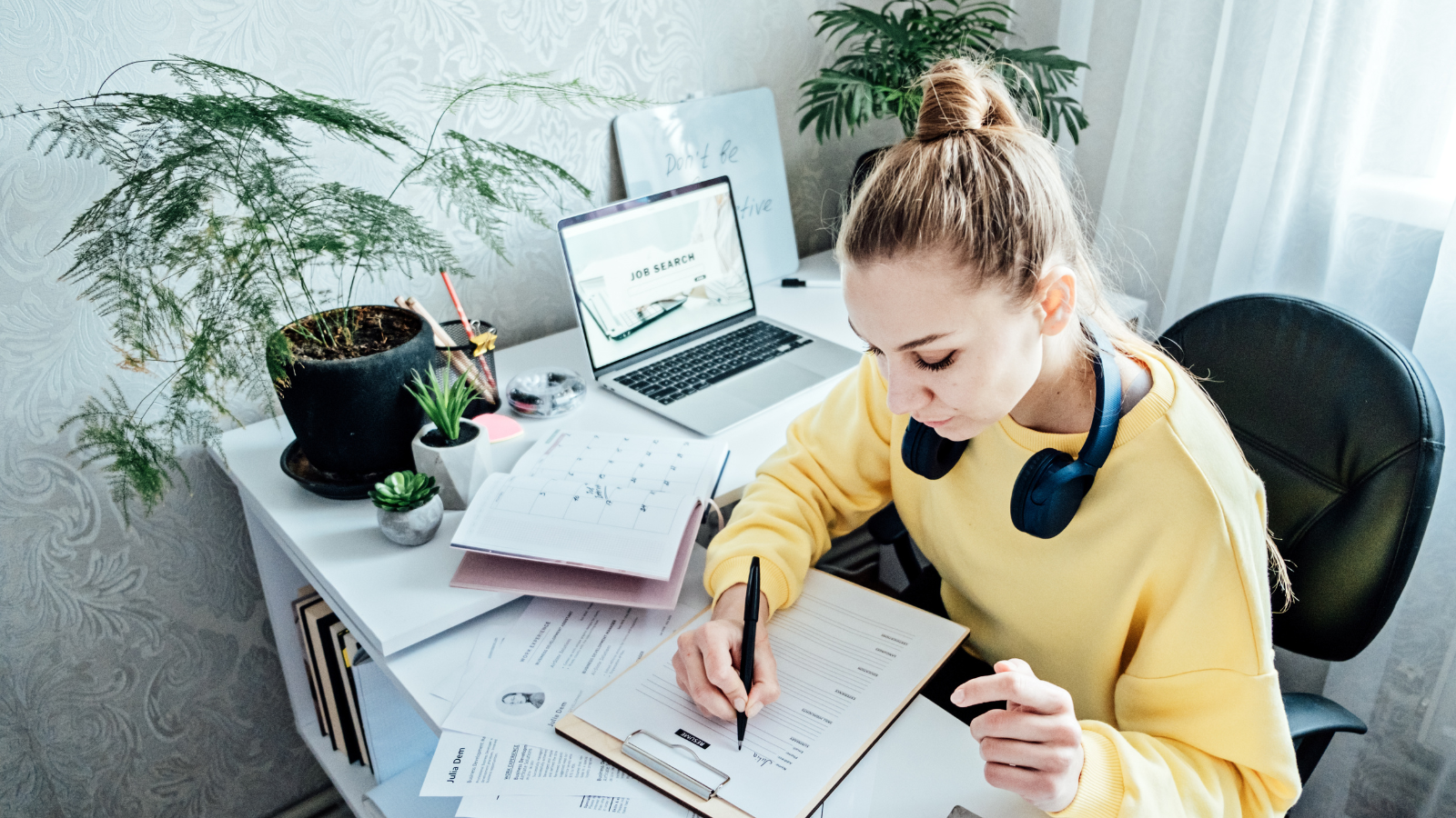 Donna di Castellammare prepara il CV con consulente Donna in Progress per ottenere un colloquio di lavoro 2026